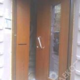 Врата за вход на блок с естествен фурнир, остъкляване и пощенска кутия 